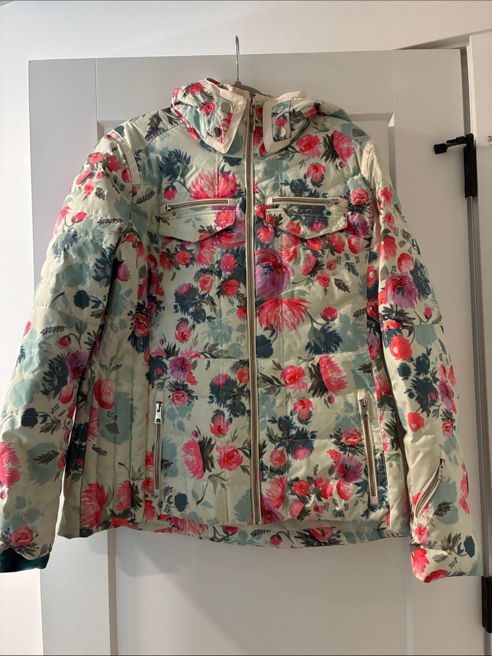 Obermeyer—-Floral Quilted Hooded Wen’s Jacket - x.Mint with Pink Floral Print